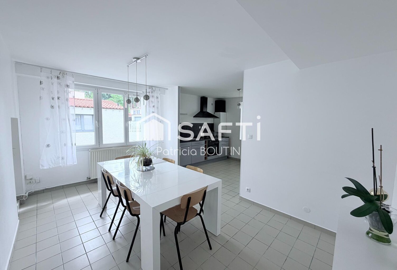 MAISON EN PIERRE 3 CHAMBRES + COUR A NIORT ! — photo 1