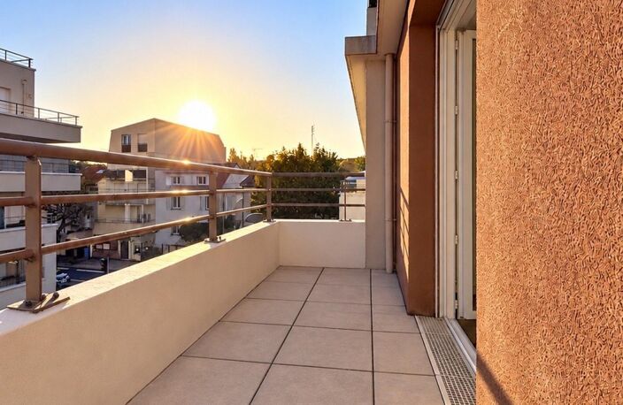Lumineux 3 pièces avec balcon et parking — photo 3