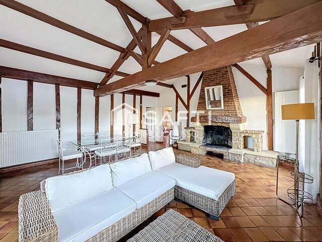 Grande maison familiale avec piscine — photo du bien