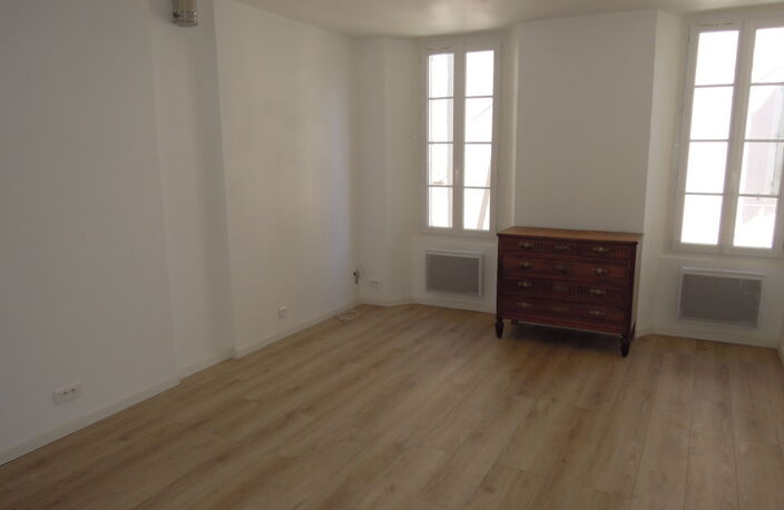 COLLOBRIÈRES CENTRE  À LOUER  T3 LUMINEUX ET TRAVERSANT de 57m — photo 3