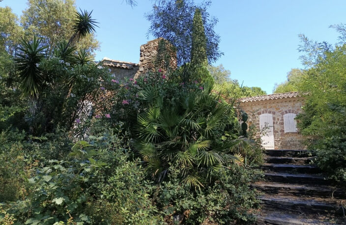 VILLA 5 PIECES A RENOVER A  GASSIN — photo 4