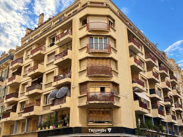 NICE CENTRE Bas Cimiez / Desambrois / Assalit : Appartement Balcon Ascenseur Parquet Massif Toutes Commodités — photo du bien