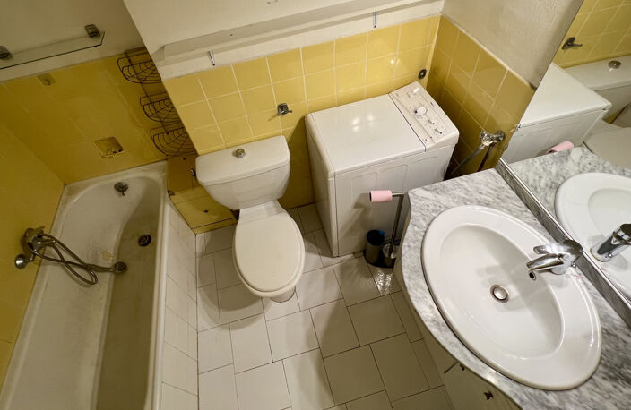 NICE CENTRE Bas Cimiez / Desambrois / Assalit : Appartement Balcon Ascenseur Parquet Massif Toutes Commodités — photo 4
