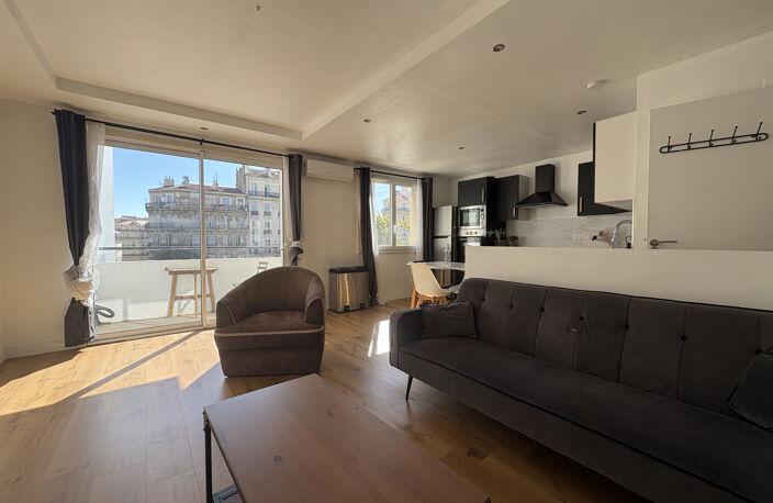 Marseille 2e, Joliette : T3 de 55 m2 rénové, climatisé, avec terrasse. Idéal investisseur — photo 3