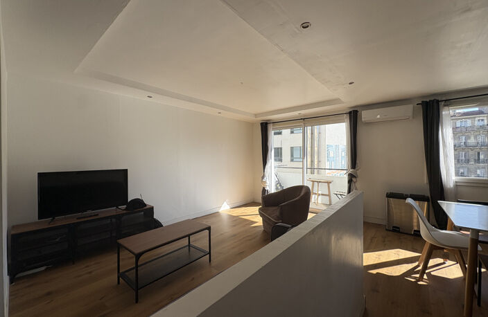 Marseille 2e, Joliette : T3 de 55 m2 rénové, climatisé, avec terrasse. Idéal investisseur — photo 4