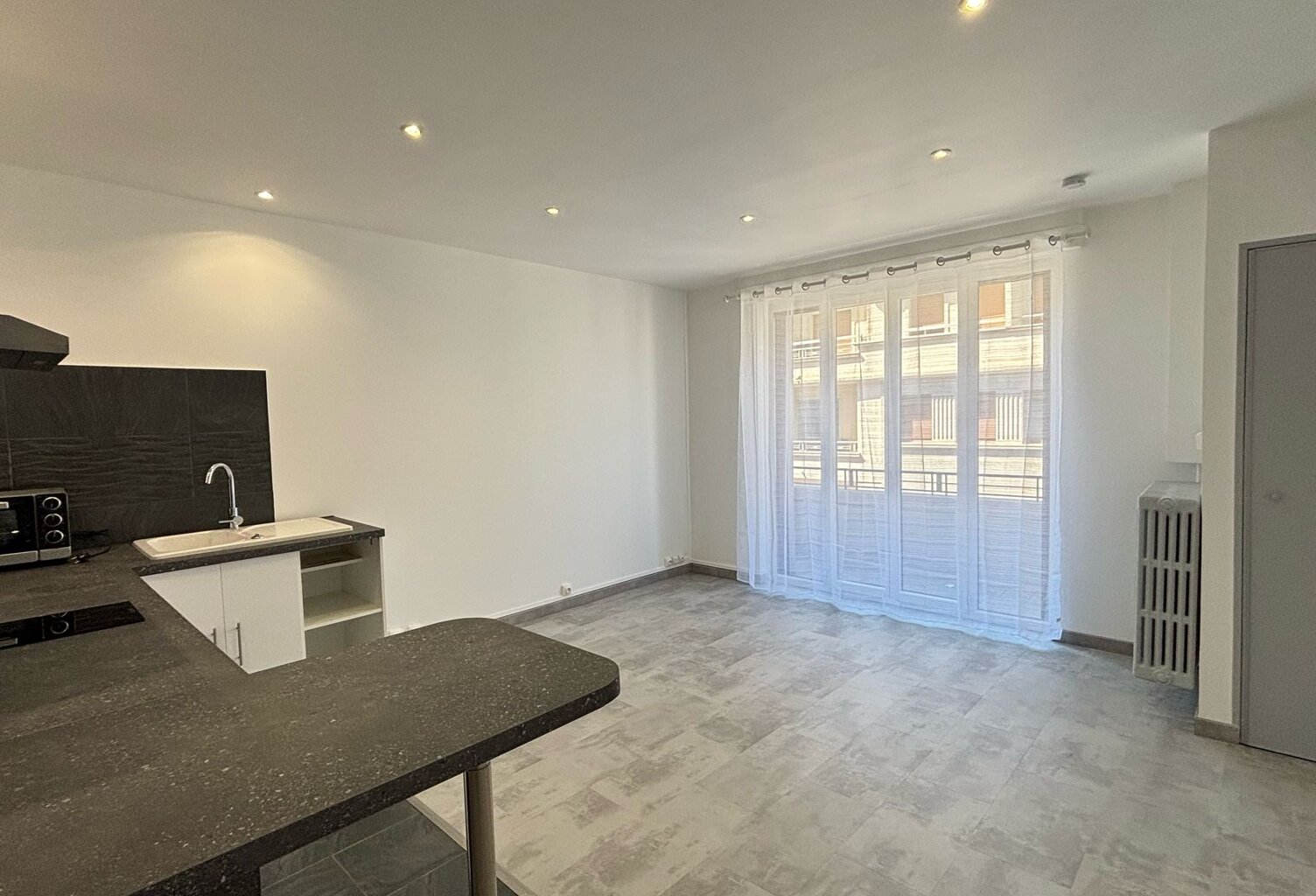 ANNEMASSE T2 avec double balcon — photo 1