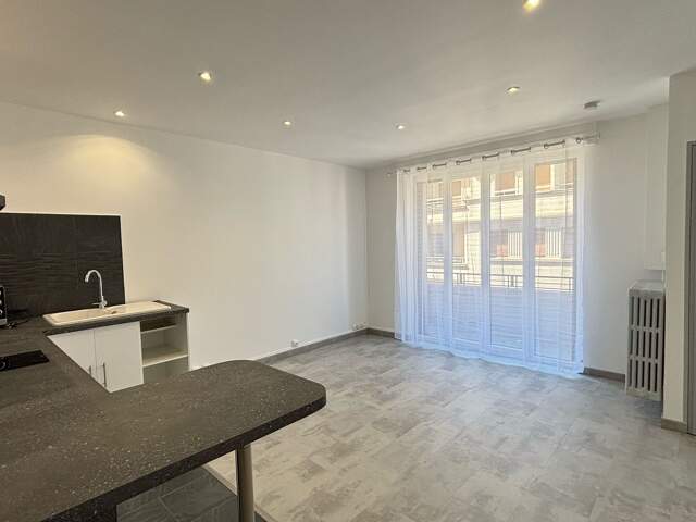 ANNEMASSE T2 avec double balcon — photo du bien