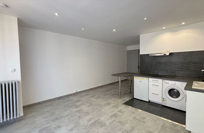 ANNEMASSE T2 avec double balcon — photo 2
