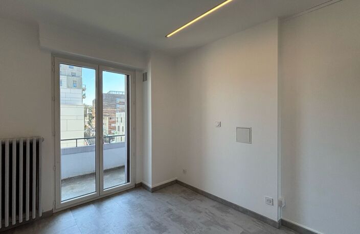 ANNEMASSE T2 avec double balcon — photo 4