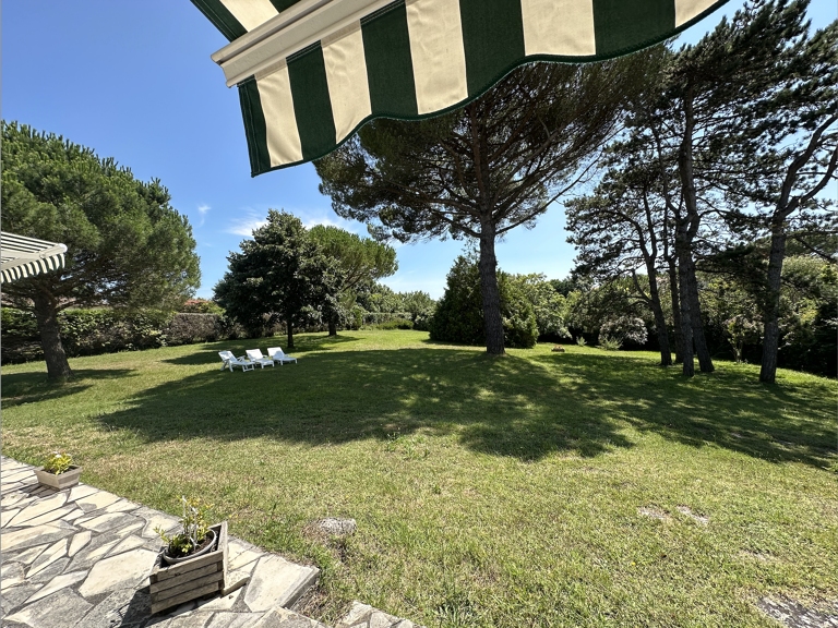 SAINT PALAIS / MER  proche plage  villa avec terrain boisé d — photo 1