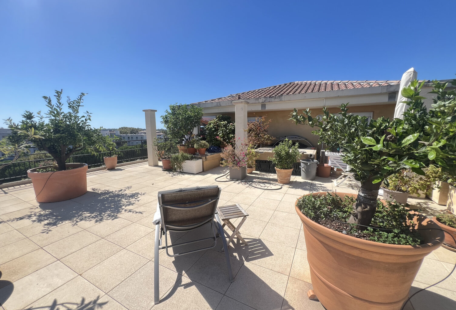 LA GARDE T4 110M2 STANDING VENDU EN NUE PROPRIETE — photo 1