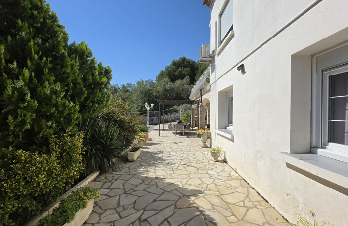 Maison 215 m2 sur terrain de 807 m2 avec piscine au sel — photo 3