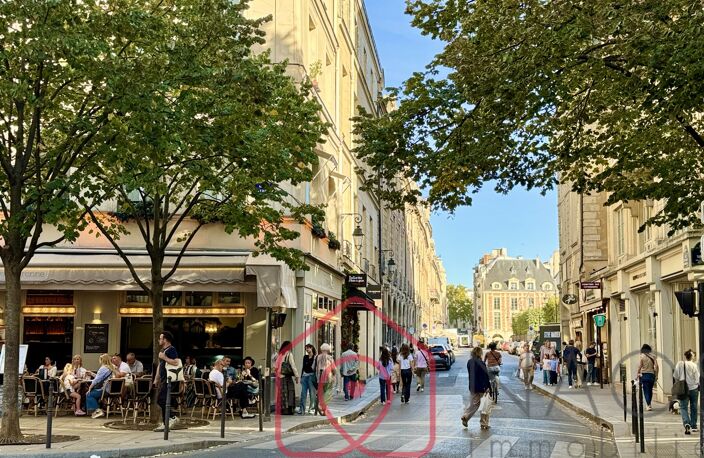EXCLUSIVITE - PLACE des VOSGES - STUDIO LUMINEUX CALME  — photo 2
