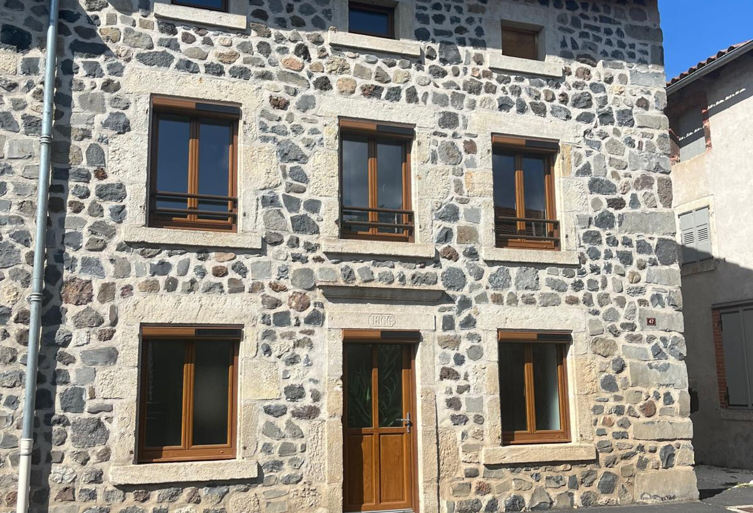 Charmante maison de bourg meublée sur cour — photo 1
