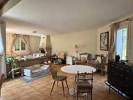 Maison familiale avec grand terrain de 5300 m2 - LAMBESC — photo 2