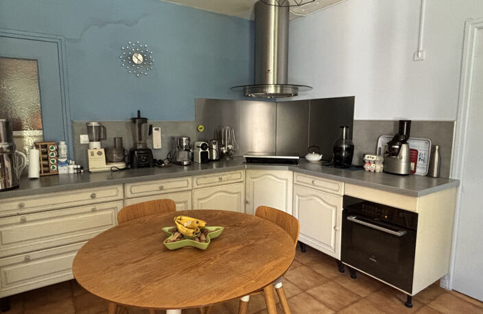 Maison familiale avec grand terrain de 5300 m2 - LAMBESC — photo 3
