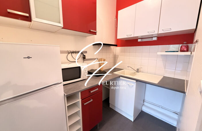 ST EGREVE - APPARTEMENT T1 - MEUBLE — photo 5
