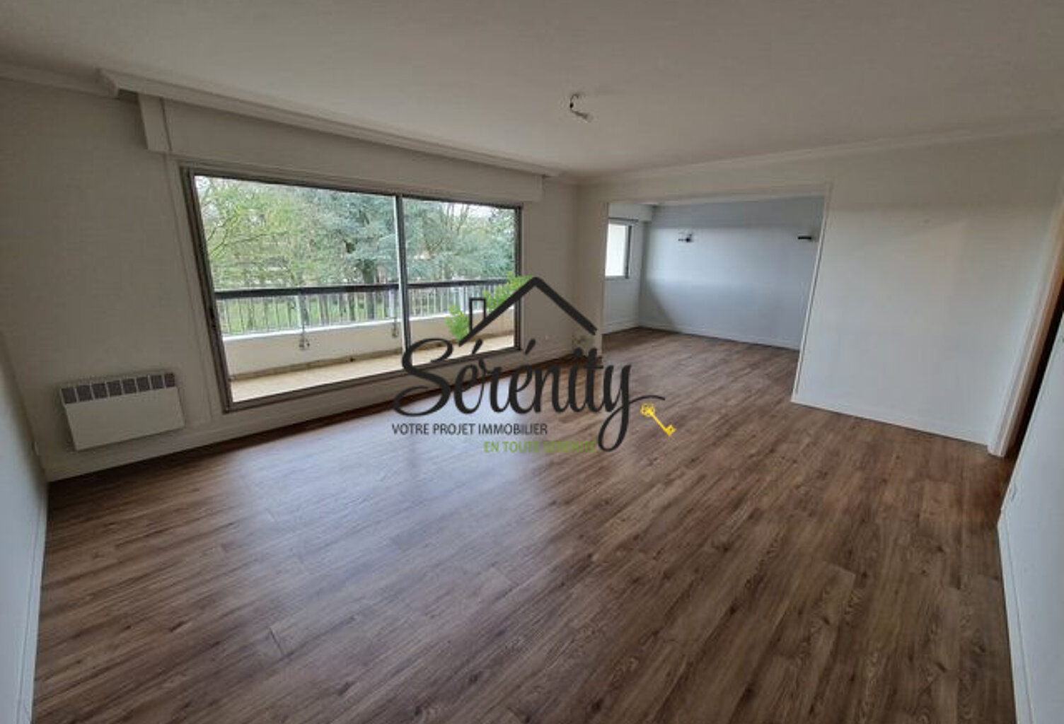 Appartement type 3/4, 2 chambres, balcon et parking. — photo 1