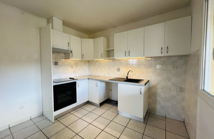 A Pignans, au 2ème et dernier étage, appartement type 3 en duplex de 61.88m2 avec terrasse de 18.64m2 et une p — photo 2