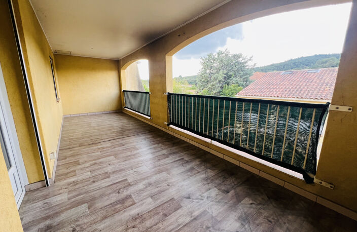 A Pignans, au 2ème et dernier étage, appartement type 3 en duplex de 61.88m2 avec terrasse de 18.64m2 et une p — photo 3