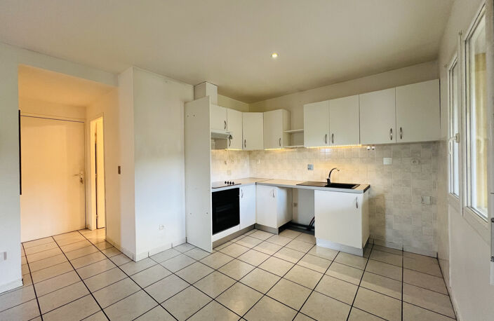 A Pignans, au 2ème et dernier étage, appartement type 3 en duplex de 61.88m2 avec terrasse de 18.64m2 et une p — photo 4