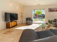 Maison de plain-pied avec piscine et agréable terrain boisé — photo 4