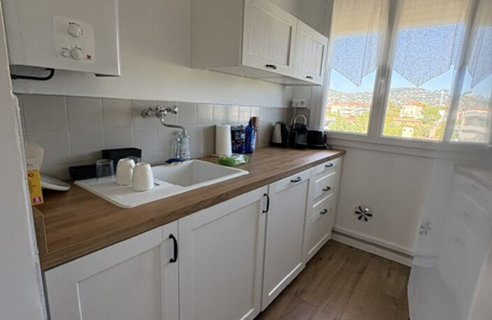 CANNES   AGREABLE 3P MEUBLÉ RÉNOVÉ 54 M2   APERÇU MER — photo 3