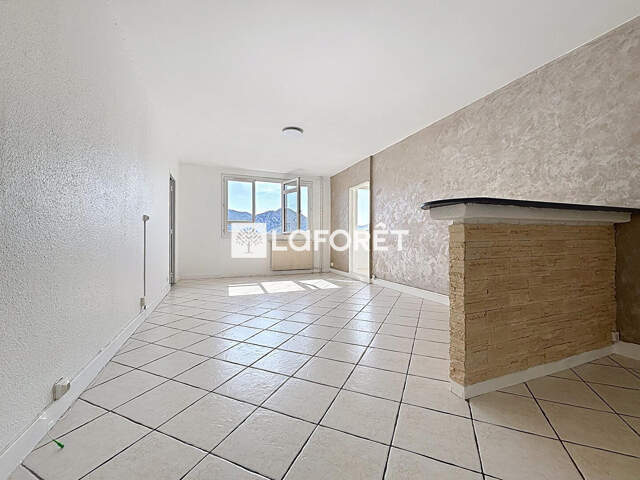 T3 76 m² lumineux - étage élevé avec ascenseur - Piscine- vue dégagée - Marseille 10e — photo du bien