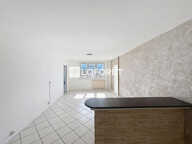 T3 76 m² lumineux - étage élevé avec ascenseur - Piscine- vue dégagée - Marseille 10e — photo 2