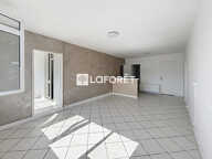 T3 76 m² lumineux - étage élevé avec ascenseur - Piscine- vue dégagée - Marseille 10e — photo 3
