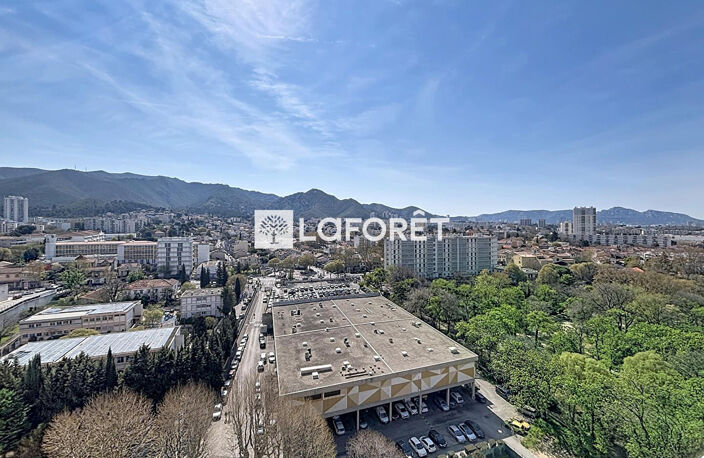 T3 76 m² lumineux - étage élevé avec ascenseur - Piscine- vue dégagée - Marseille 10e — photo 4
