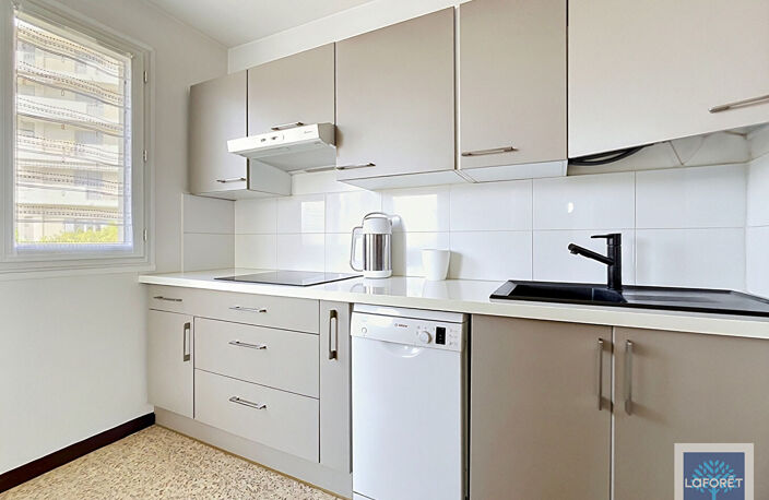 Appartement Nice 4 pièces - AVENUE SAINTE MARGUERITE — photo 3