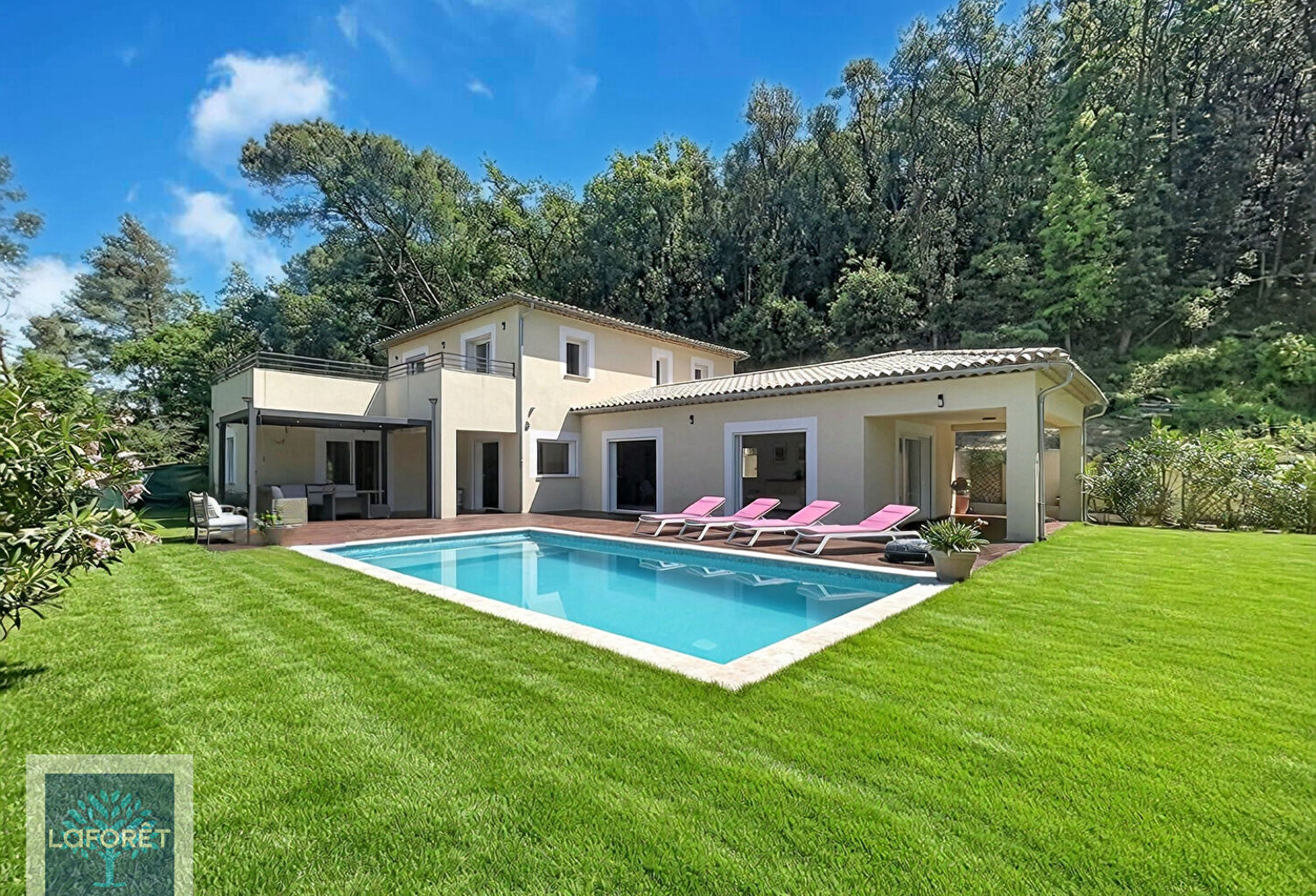 ROQUEFORT-LES-PINS - SUPERBE VILLA CONTEMPORAINE AU CALME ABSOLU — photo 1