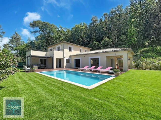 ROQUEFORT-LES-PINS - SUPERBE VILLA CONTEMPORAINE AU CALME ABSOLU — photo du bien