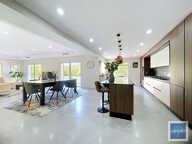 ROQUEFORT-LES-PINS - SUPERBE VILLA CONTEMPORAINE AU CALME ABSOLU — photo 4