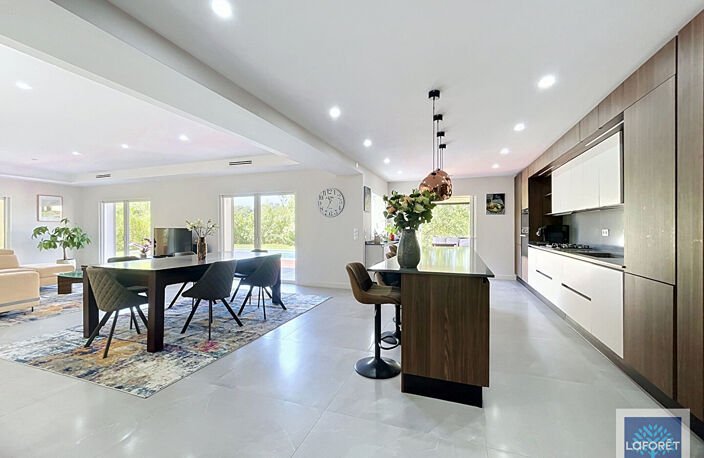 ROQUEFORT-LES-PINS - SUPERBE VILLA CONTEMPORAINE AU CALME ABSOLU — photo 4