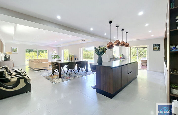 ROQUEFORT-LES-PINS - SUPERBE VILLA CONTEMPORAINE AU CALME ABSOLU — photo 5