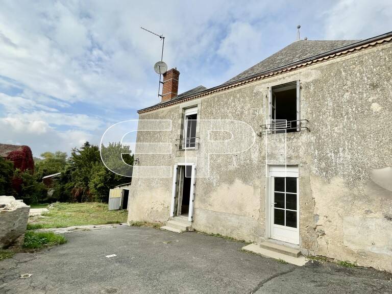 6421 GLENAY, 4 KM ST-VARENT<br>Maison à rénover entièrement e — photo 1
