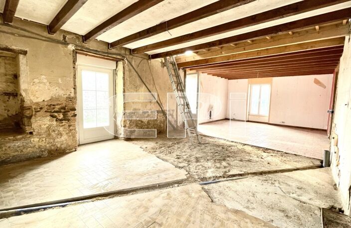 6421 GLENAY, 4 KM ST-VARENT<br>Maison à rénover entièrement e — photo 2