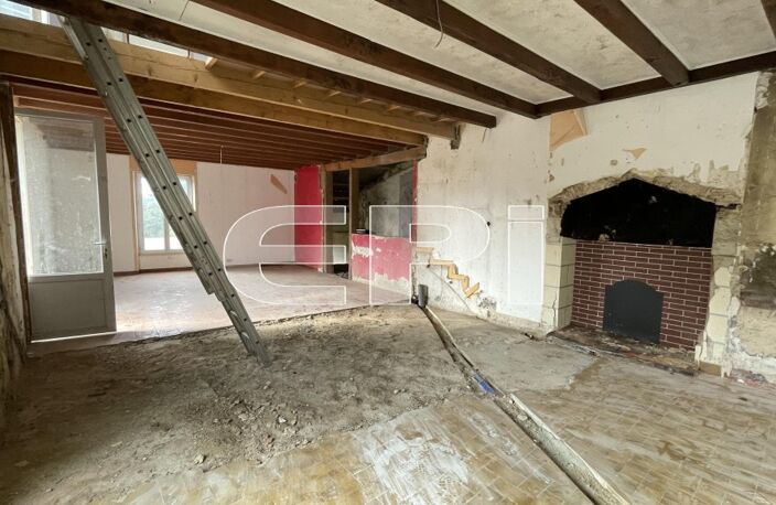6421 GLENAY, 4 KM ST-VARENT<br>Maison à rénover entièrement e — photo 5