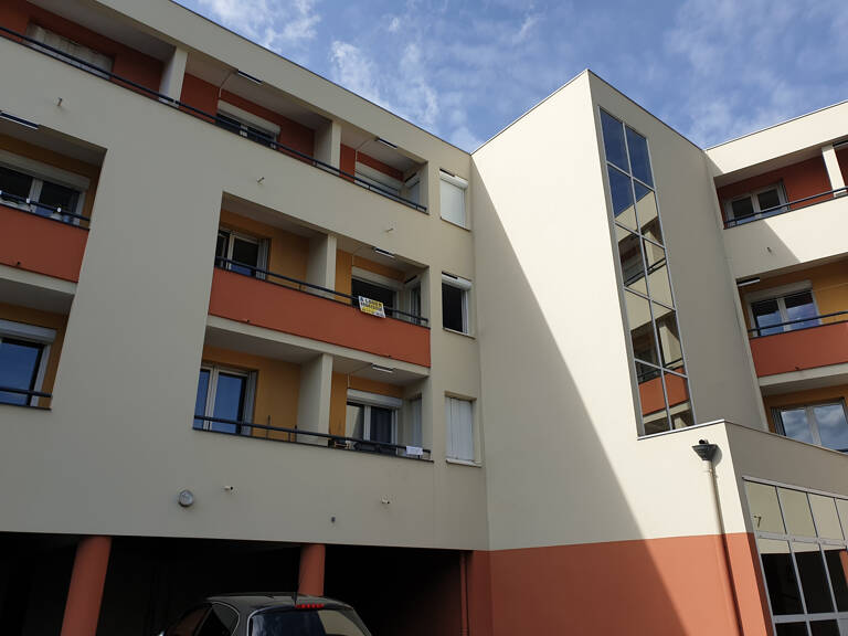 T2 - Balcon et stationnement - Proximité Cézeaux et CHU — photo 1