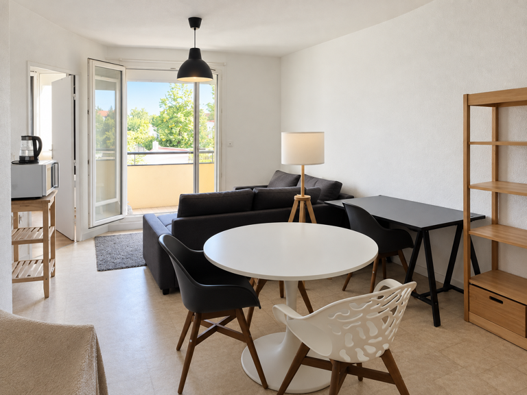 T2 - Balcon et stationnement - Proximité Cézeaux et CHU — photo 1
