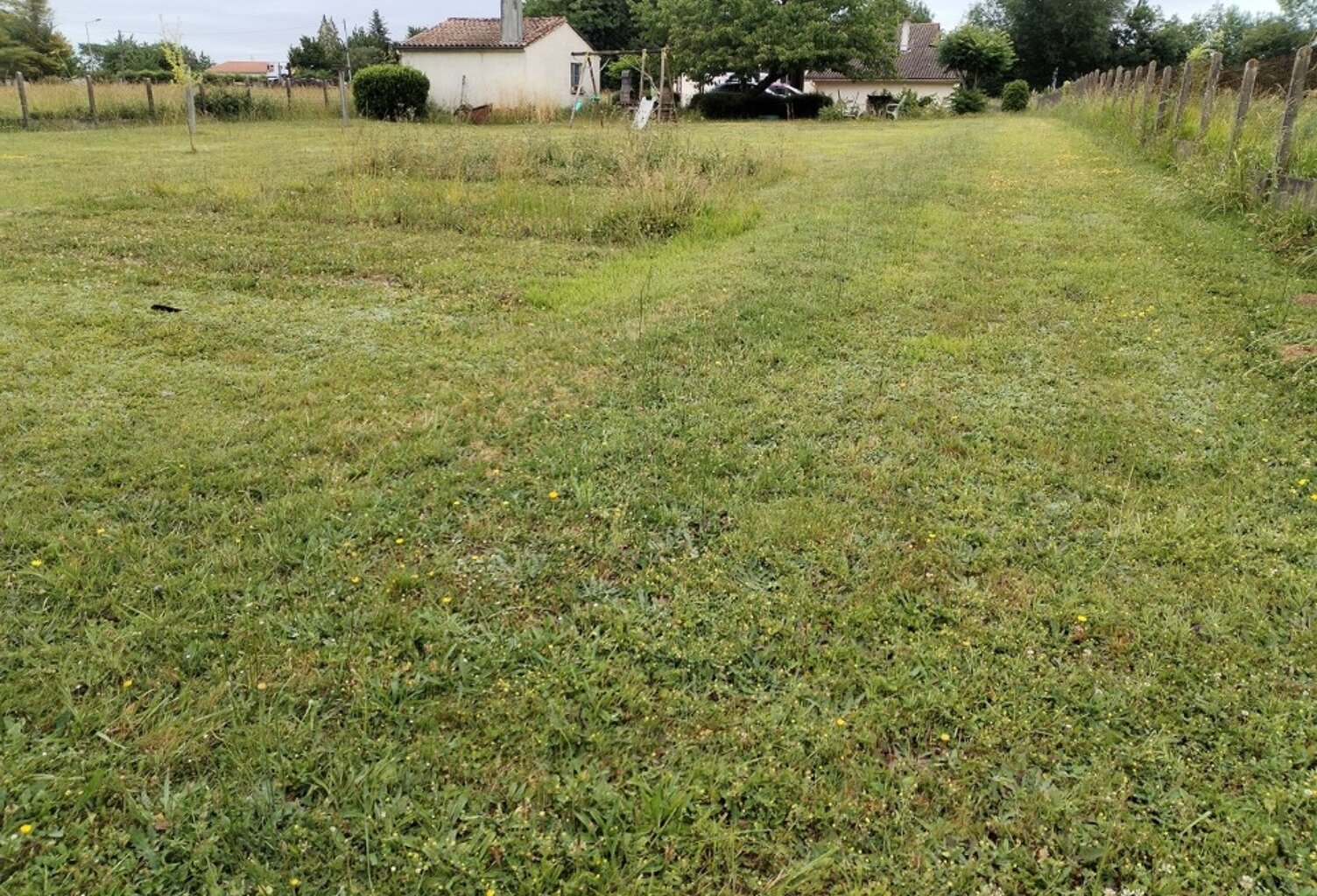 Terrain à bâtir à Montlieu-la-Garde (17210) — photo 1