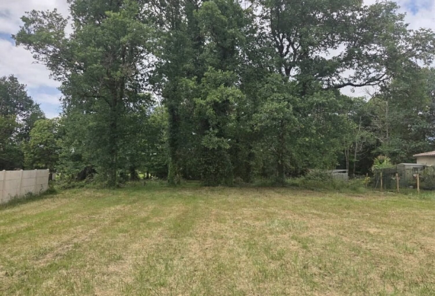 Terrain à bâtir à Jussas (17130) — photo 1