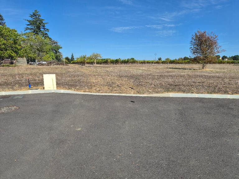 Terrain à bâtir à Vélines (24230) — photo 1