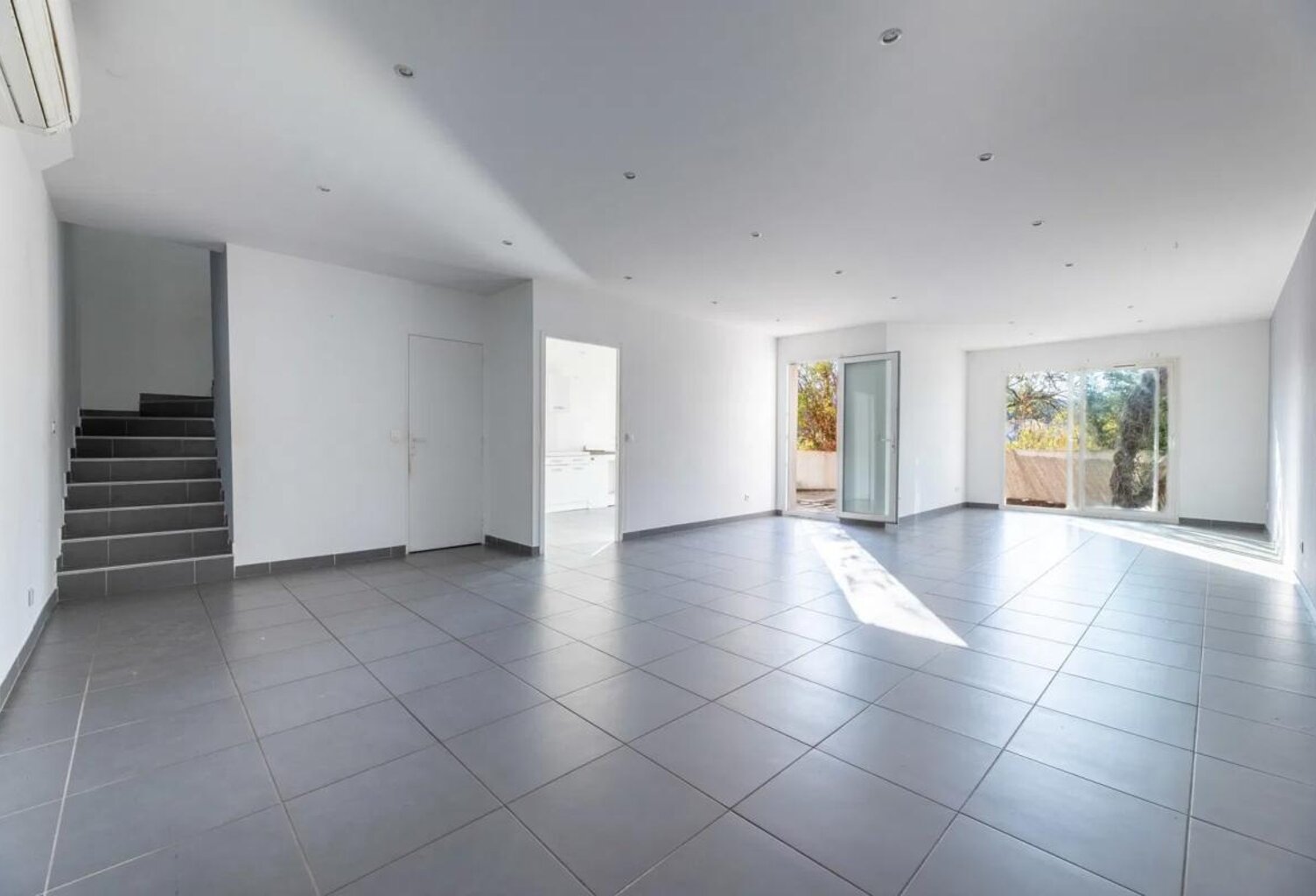 Référence : 7365-ASI - Peypin - Duplex T4 dans le centre du village — photo 1