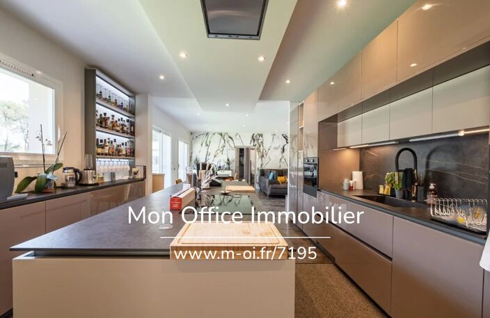 Référence : 7195-VCL - Propriété avec deux maisons et dépendance - Vue Sainte-Victoire - 13 015 MIMET — photo 5