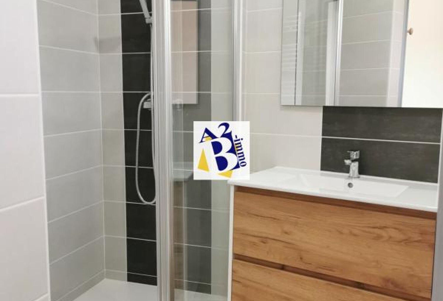 ANGOULEME, immeuble de rapport, 1T2, 2T3 — photo 1