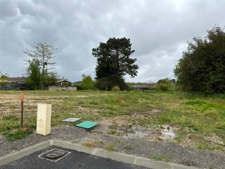 Terrain à bâtir à Ayguemorte-les-Graves (33640) — photo 1