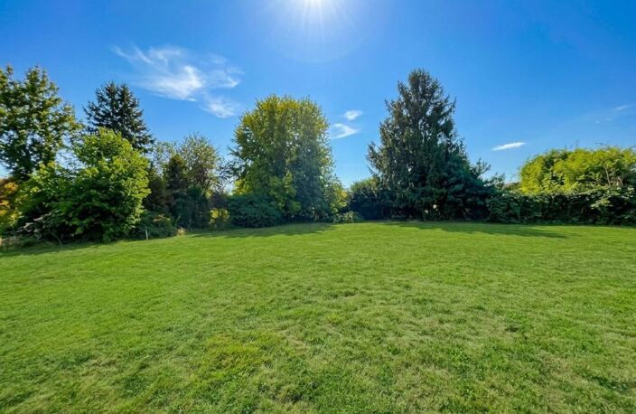 Terrain constructible de 690 m² à Tramoyes (01390) — photo 3